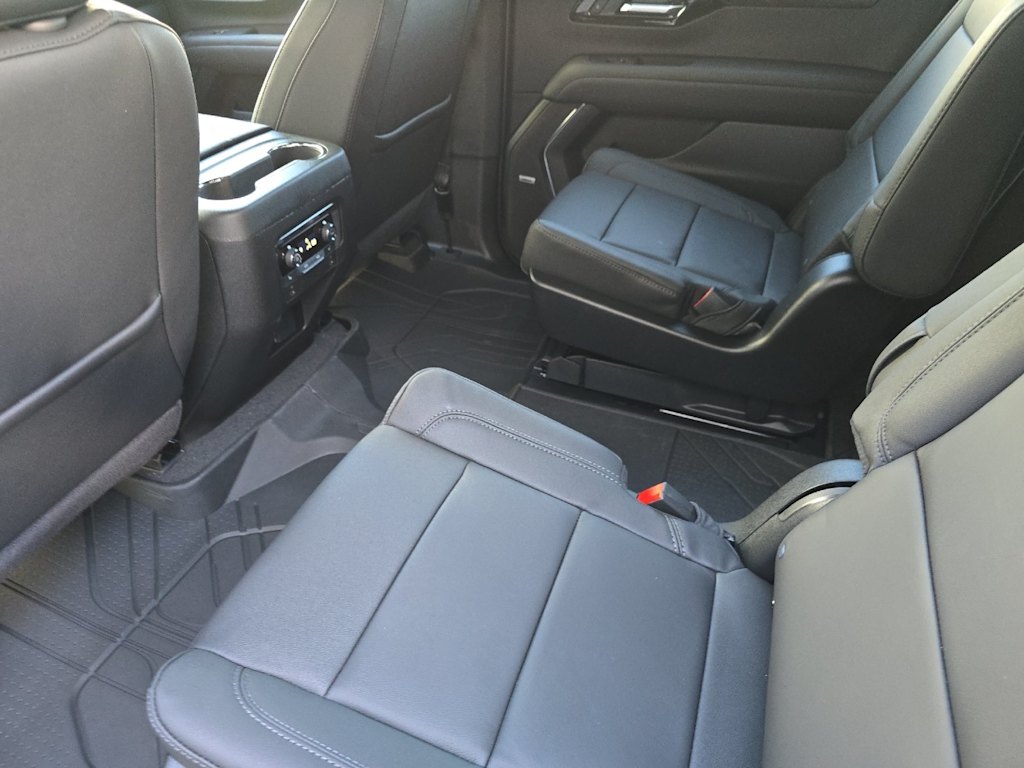 Thumbnail: 2026 Chevrolet Suburban - 10