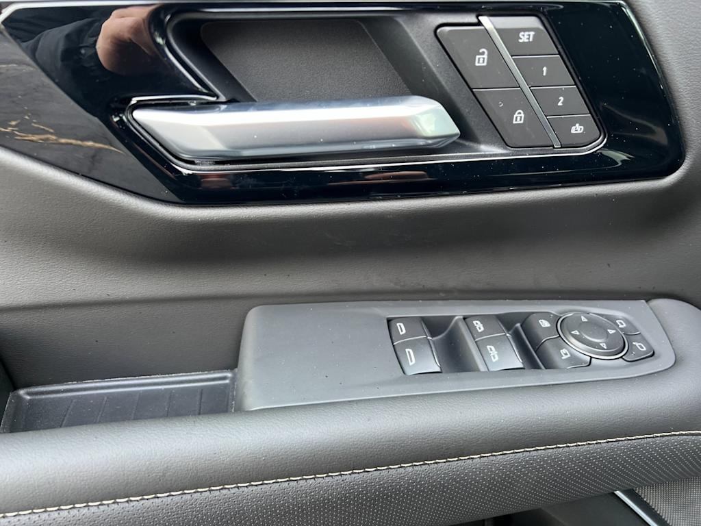 Thumbnail: 2026 Chevrolet Suburban - 18