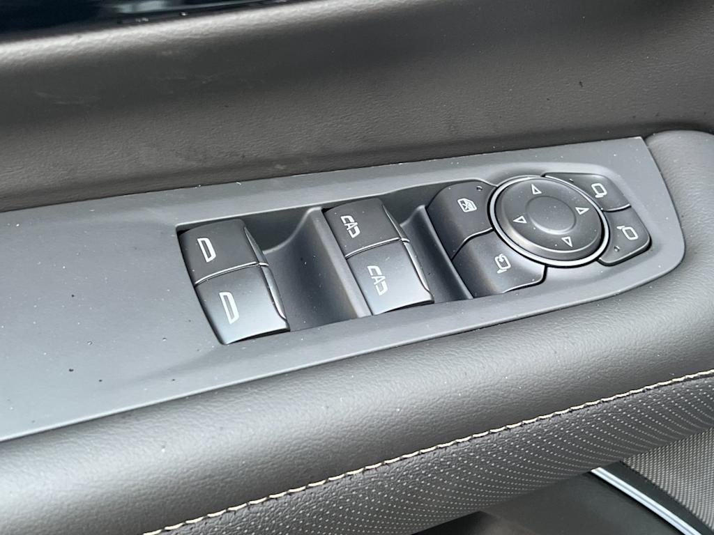 Thumbnail: 2026 Chevrolet Suburban - 19