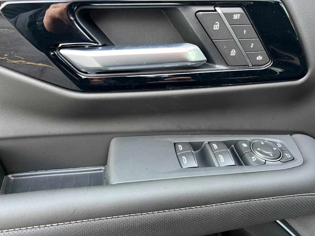 Thumbnail: 2026 Chevrolet Suburban - 18