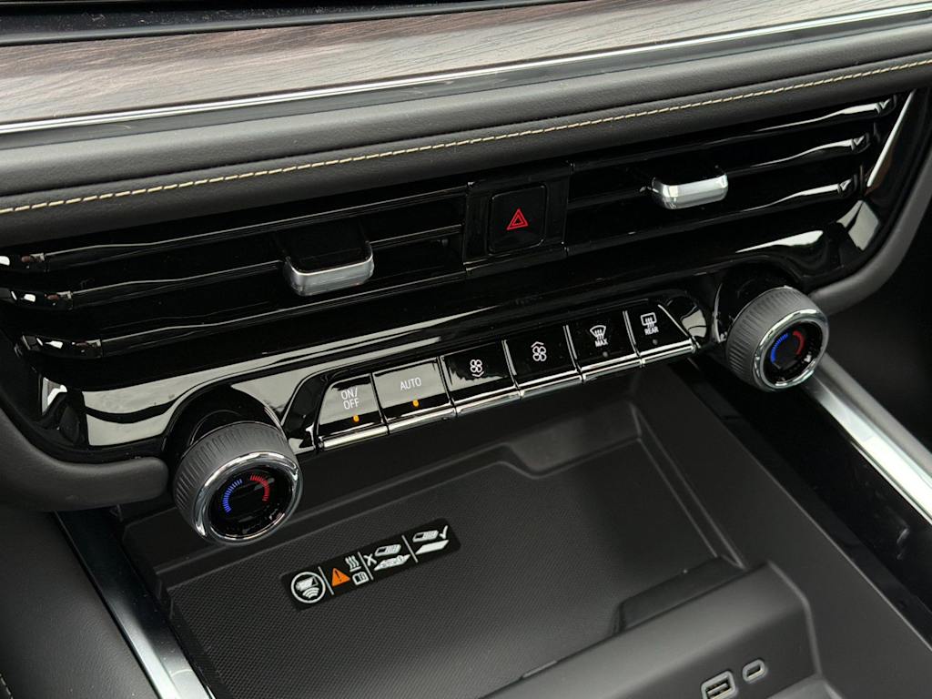 Thumbnail: 2026 Chevrolet Suburban - 27