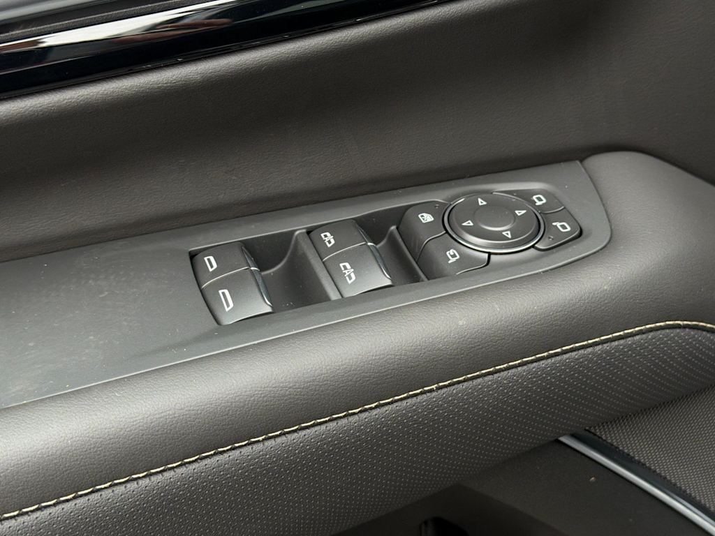 Thumbnail: 2026 Chevrolet Suburban - 22