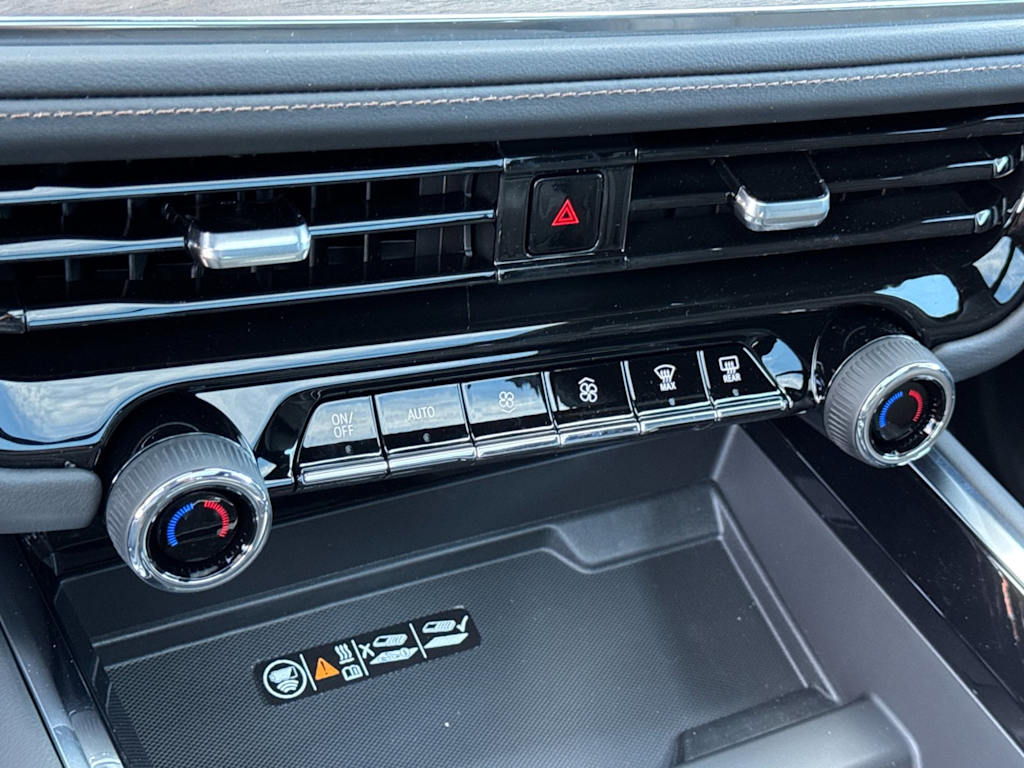 Thumbnail: 2026 Chevrolet Suburban - 26