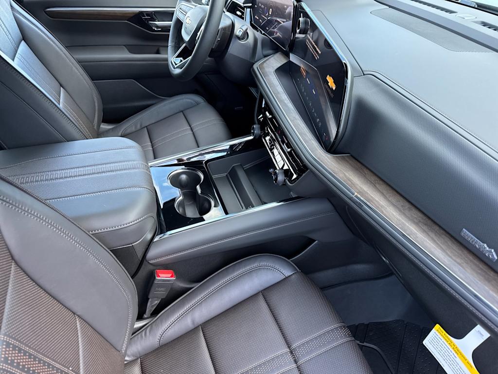 Thumbnail: 2026 Chevrolet Suburban - 10