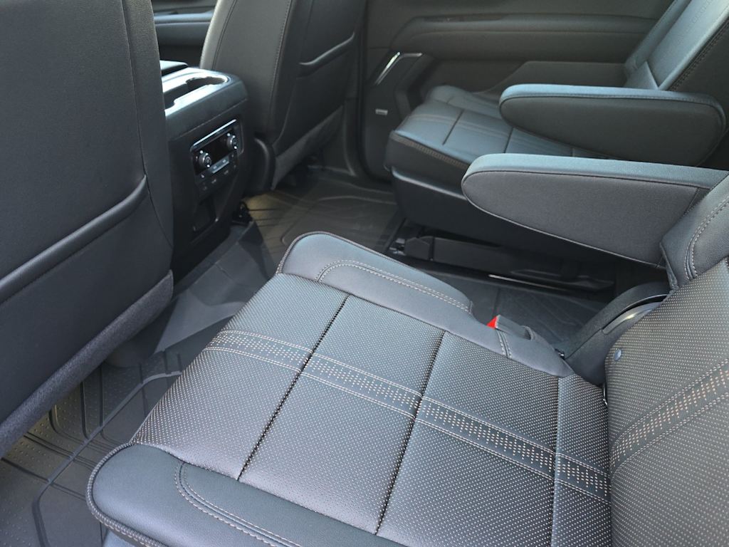 Thumbnail: 2026 Chevrolet Suburban - 10