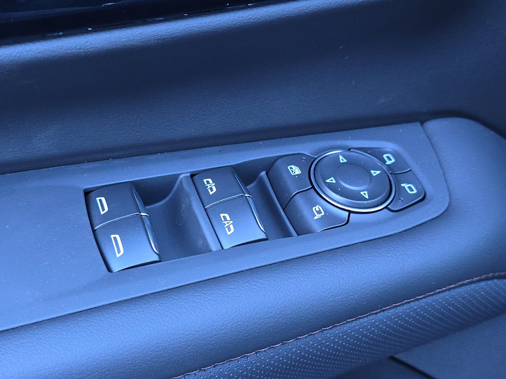 Thumbnail: 2026 Chevrolet Suburban - 21