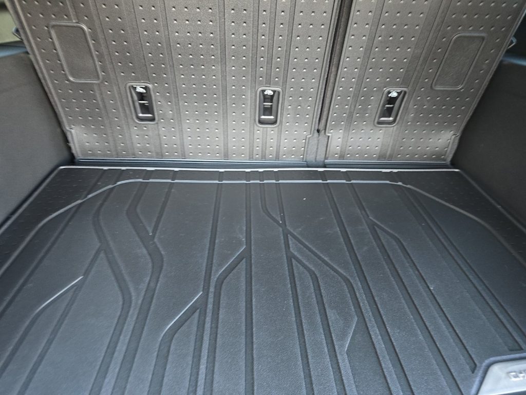 Thumbnail: 2026 Chevrolet Suburban - 15