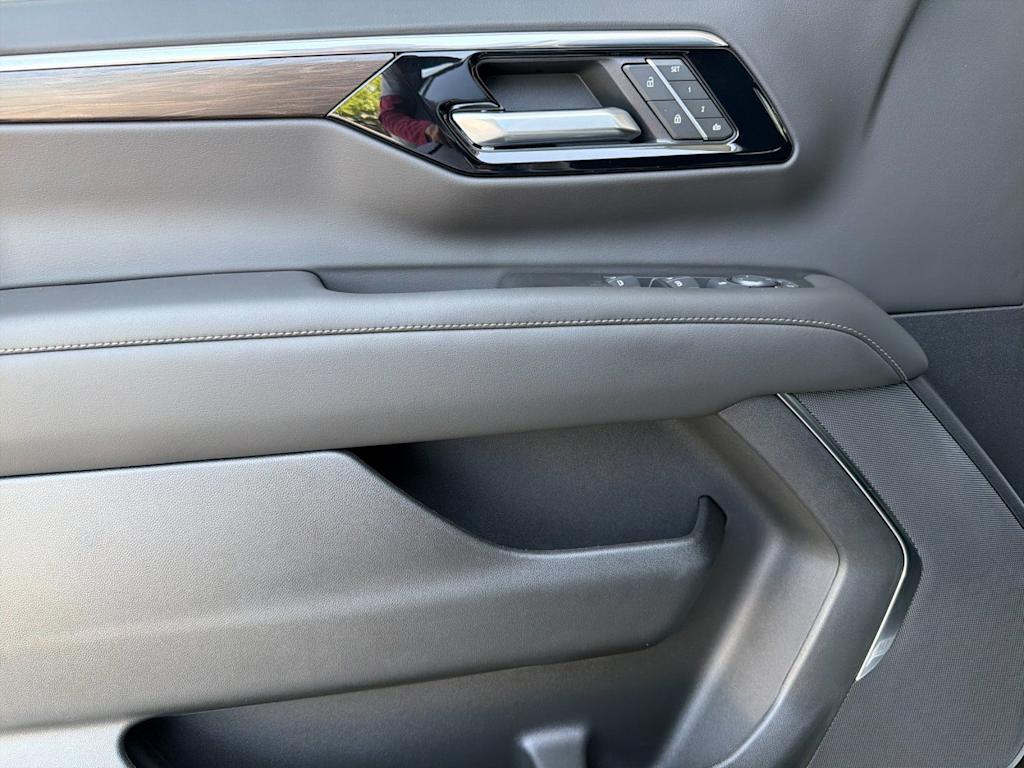 Thumbnail: 2026 Chevrolet Tahoe - 21
