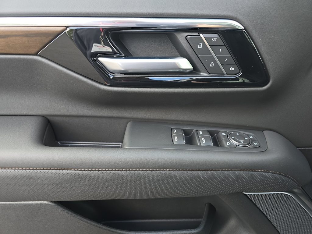 Thumbnail: 2026 Chevrolet Tahoe - 21