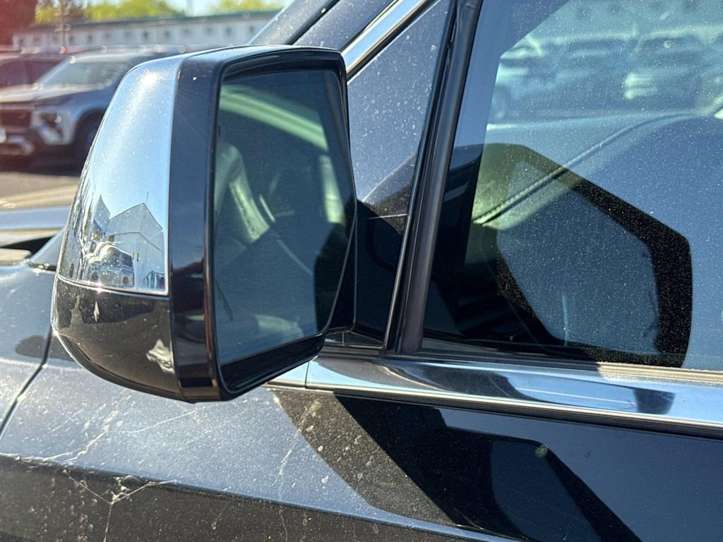 Thumbnail: 2016 Chevrolet Suburban - 2