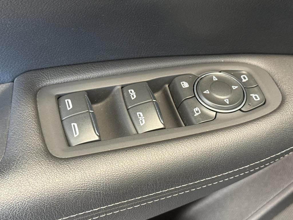 Thumbnail: 2023 Cadillac XT5 - 21