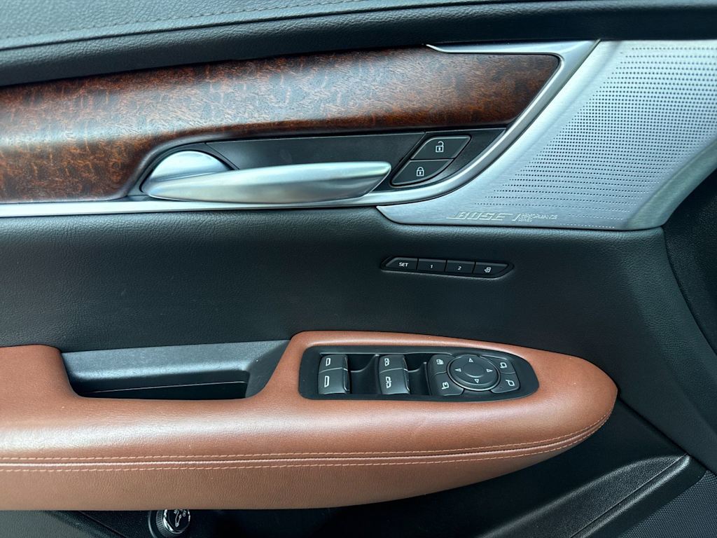 Thumbnail: 2023 Cadillac XT5 - 21