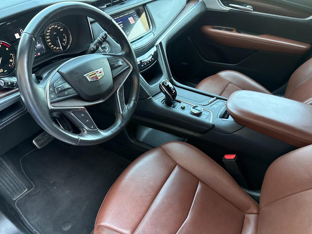 Thumbnail: 2023 Cadillac XT5 - 8
