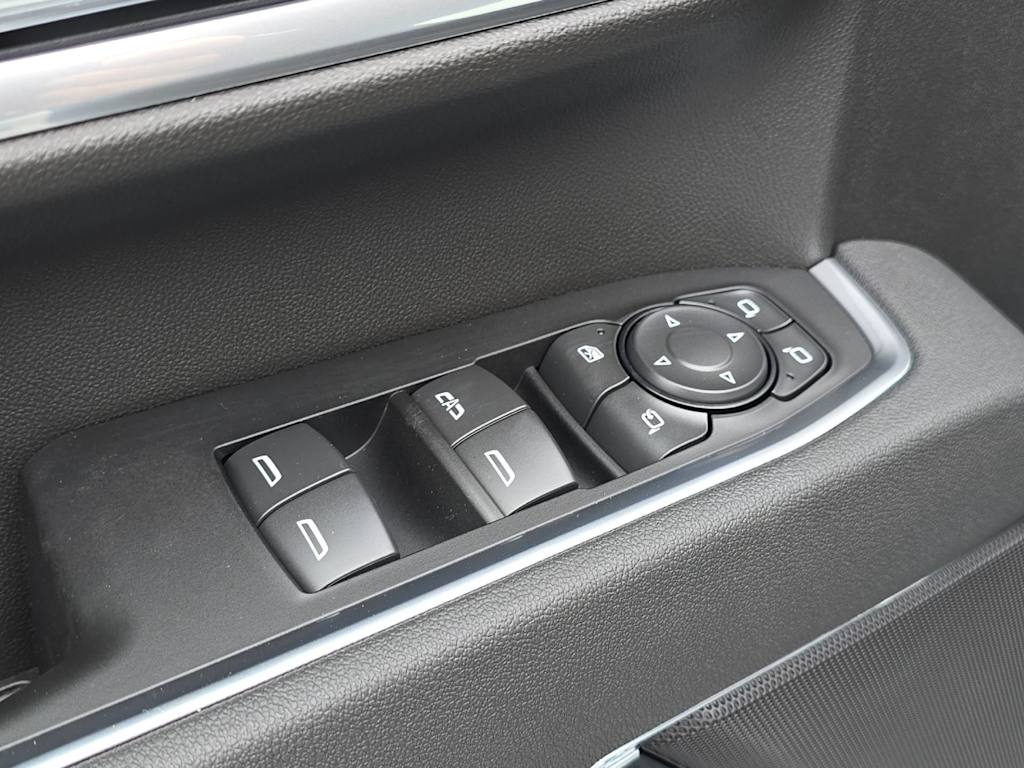 Thumbnail: 2026 Chevrolet Silverado 2500 - 21