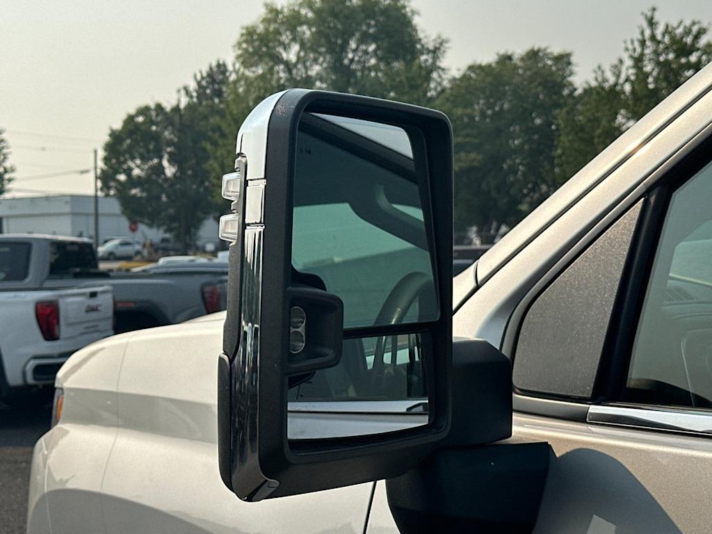 Thumbnail: 2022 Chevrolet Silverado 3500 - 11