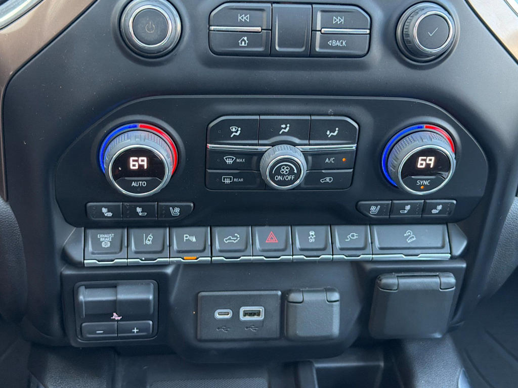Thumbnail: 2022 Chevrolet Silverado 3500 - 25