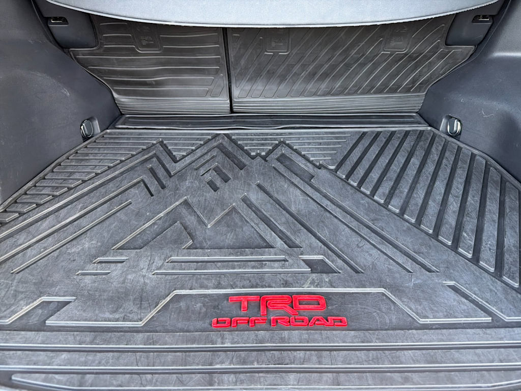 Thumbnail: 2020 Toyota RAV4 - 15