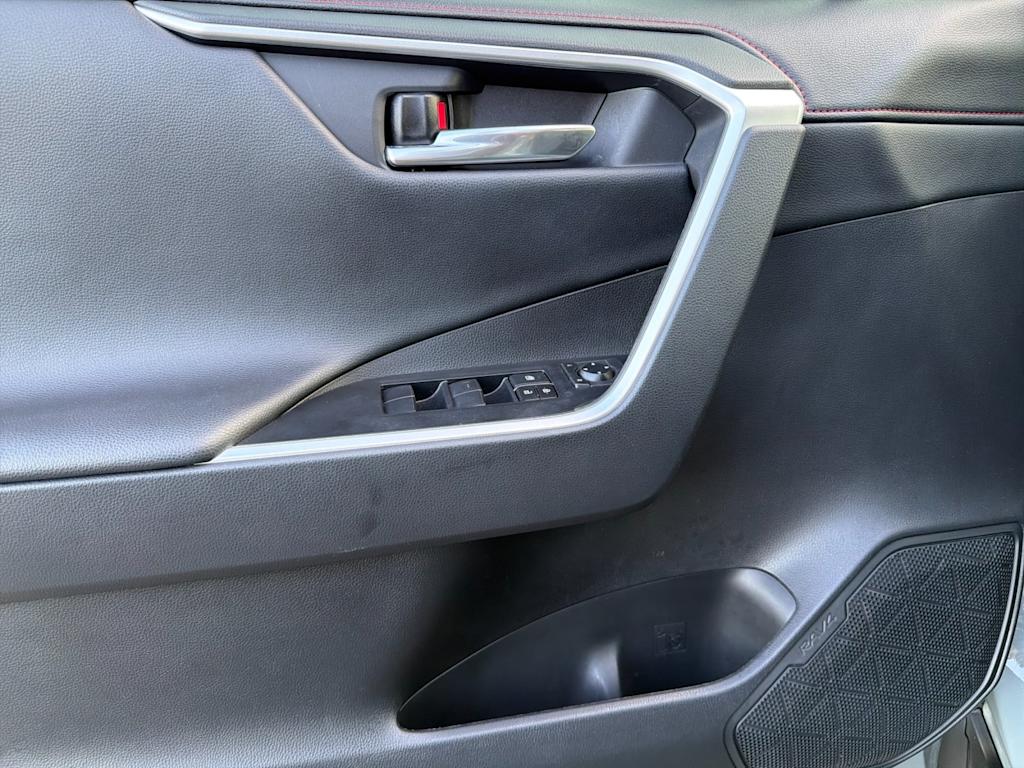 Thumbnail: 2020 Toyota RAV4 - 20