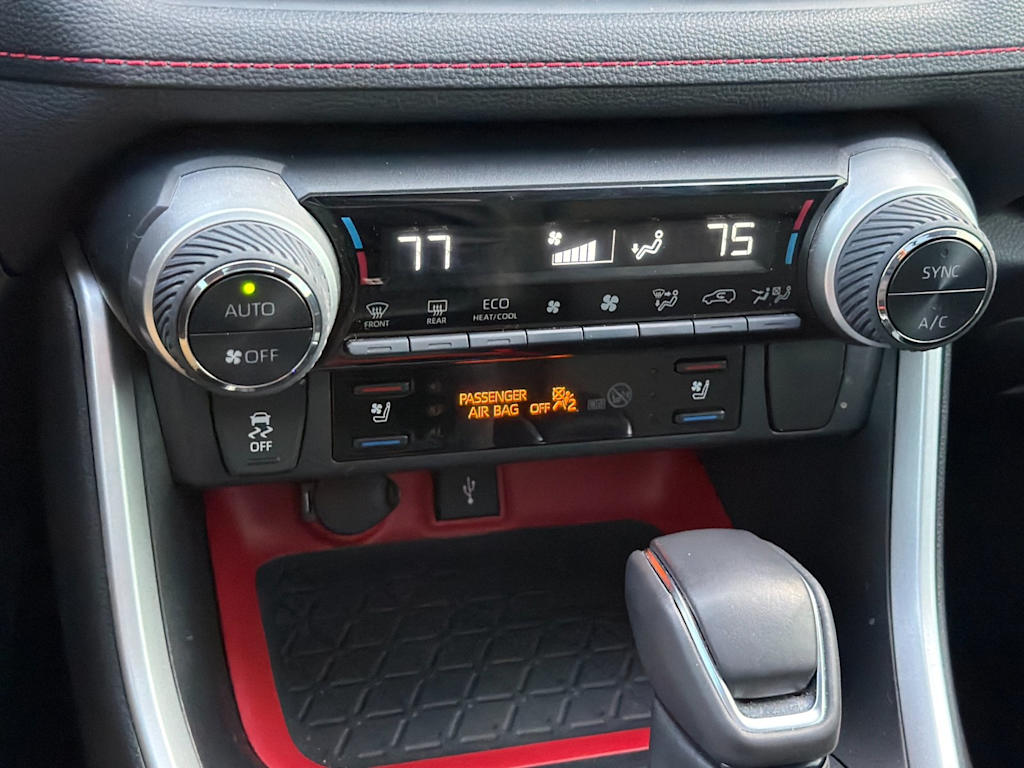 Thumbnail: 2020 Toyota RAV4 - 24