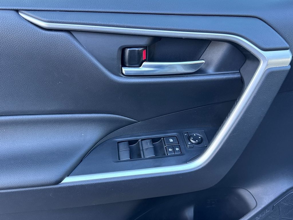 Thumbnail: 2021 Toyota RAV4 - 21