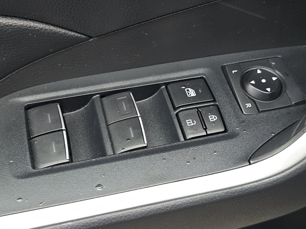 Thumbnail: 2022 Toyota RAV4 - 22