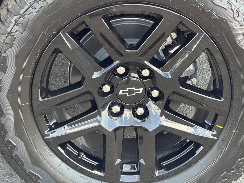 Thumbnail: 2026 Chevrolet Silverado 1500 - 6