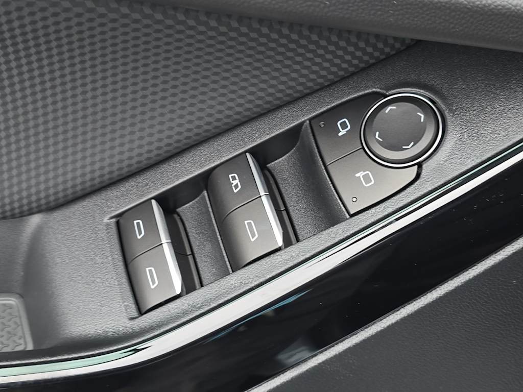 Thumbnail: 2026 Chevrolet Equinox - 22