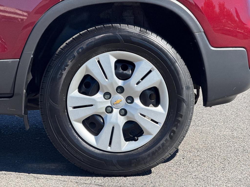 Thumbnail: 2017 Chevrolet Trax - 8