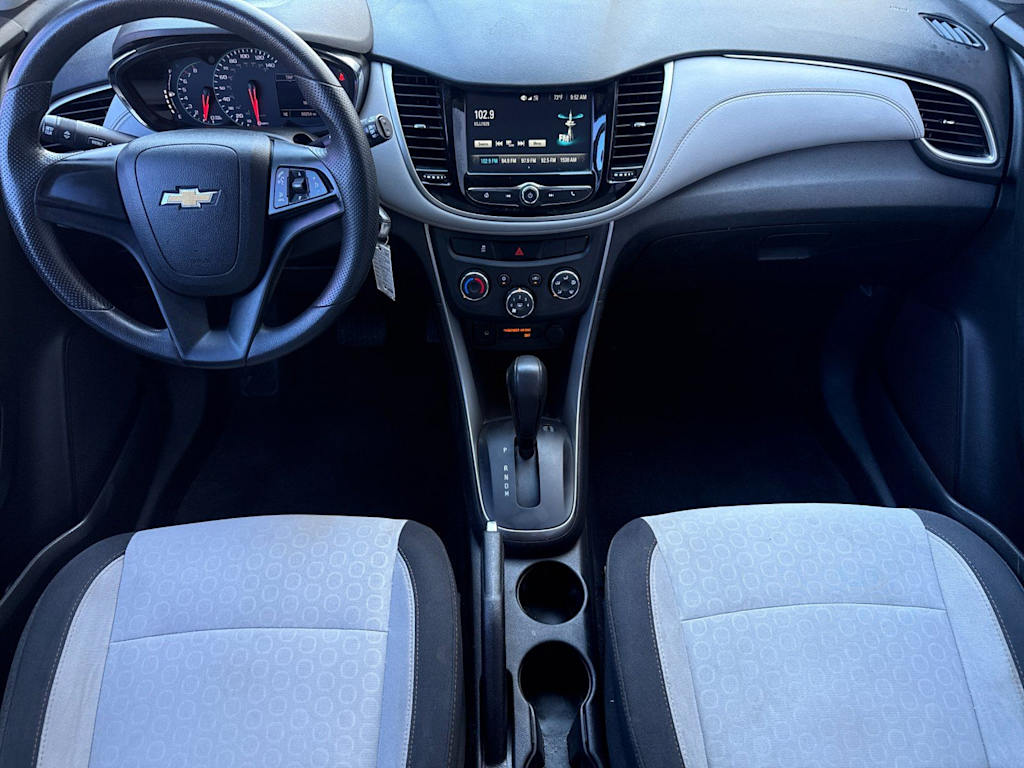 Thumbnail: 2017 Chevrolet Trax - 2