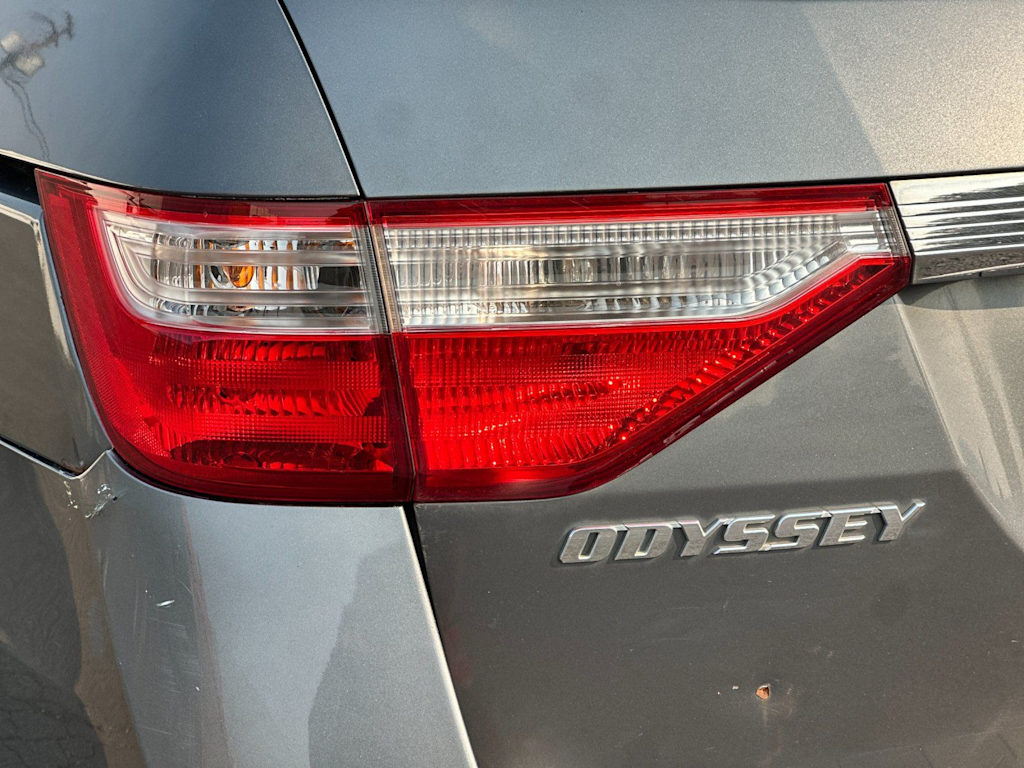 Thumbnail: 2011 Honda Odyssey - 28