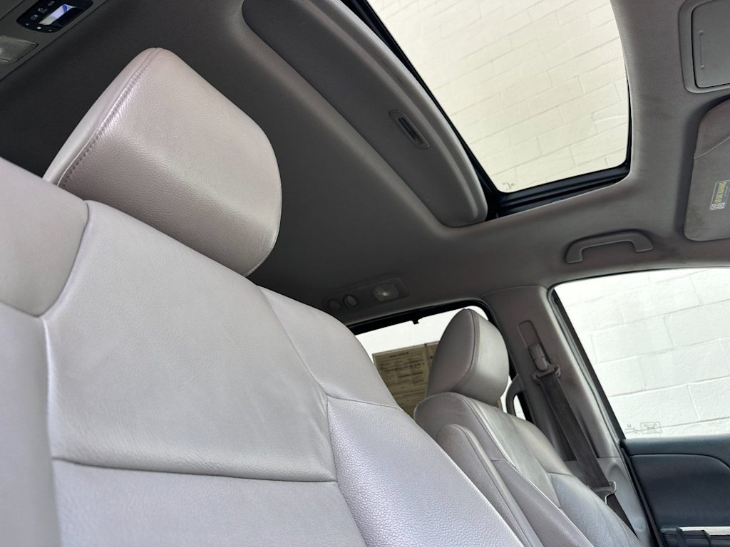 Thumbnail: 2011 Honda Odyssey - 23