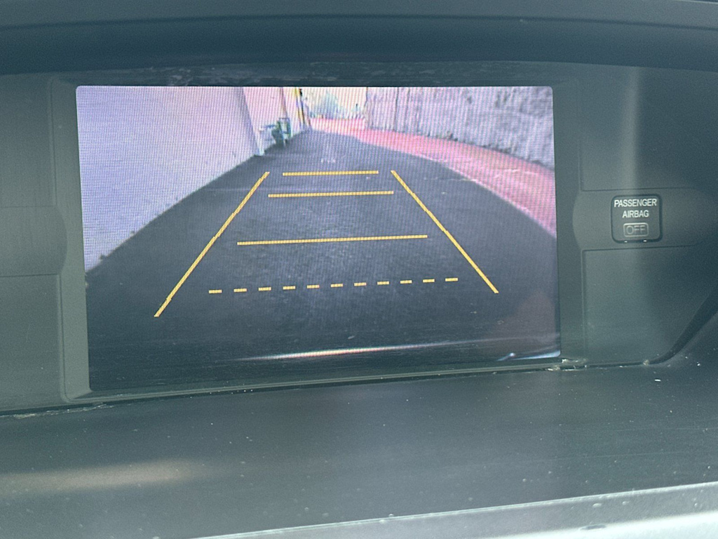 Thumbnail: 2011 Honda Odyssey - 24