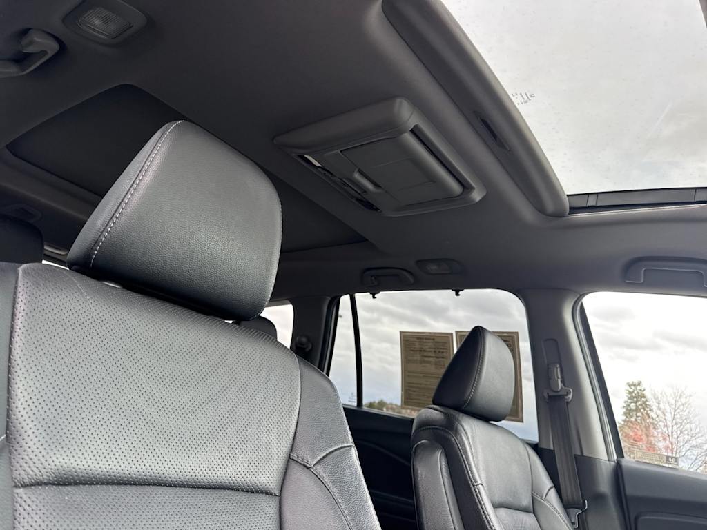 Thumbnail: 2017 Honda Pilot - 24