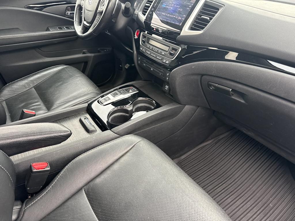 Thumbnail: 2017 Honda Pilot - 11