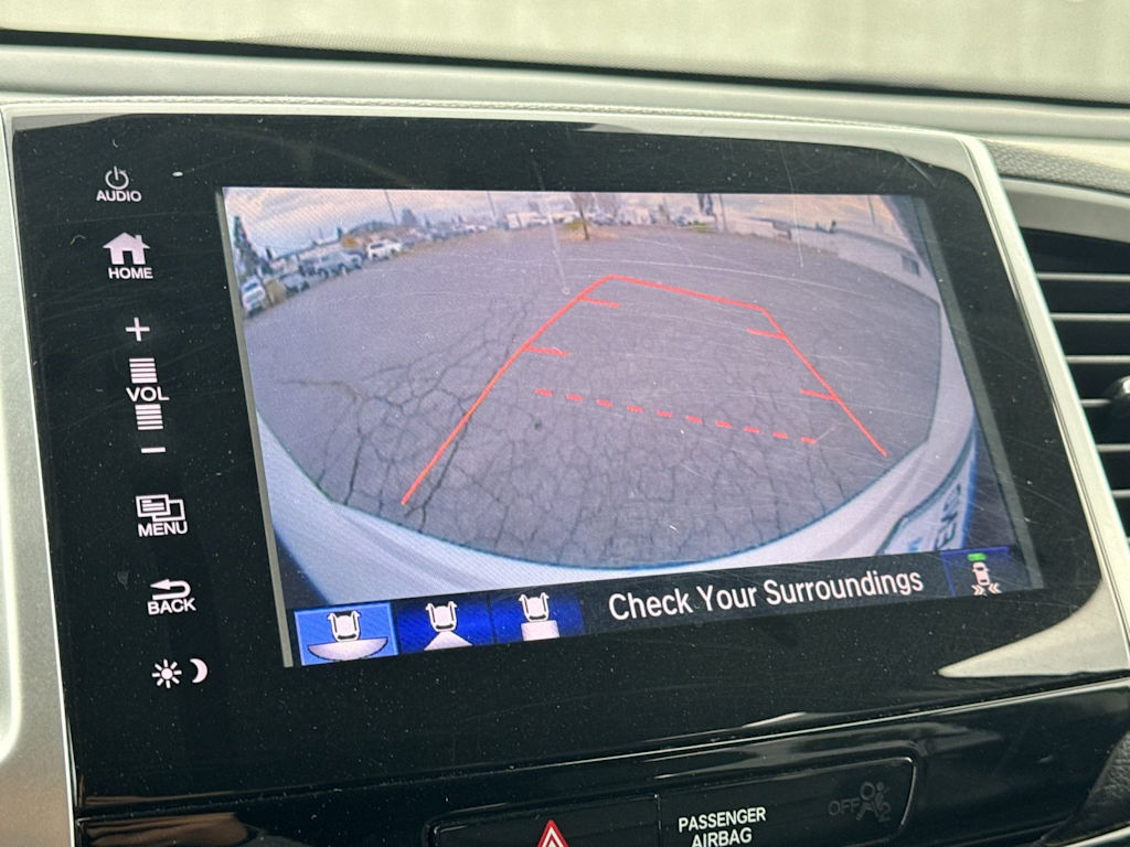 Thumbnail: 2017 Honda Pilot - 26