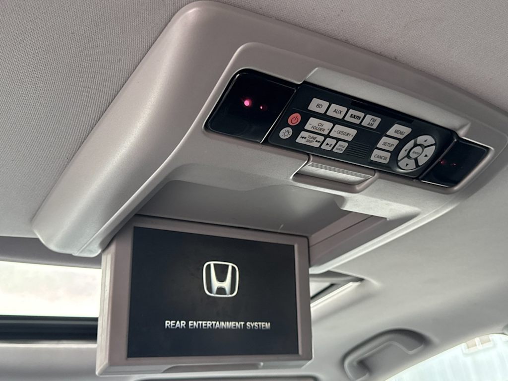 Thumbnail: 2017 Honda Pilot - 23