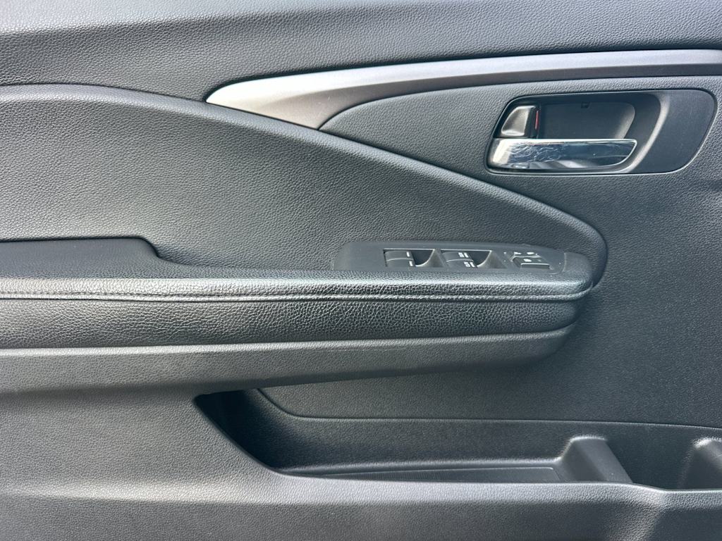 Thumbnail: 2016 Honda Pilot - 20
