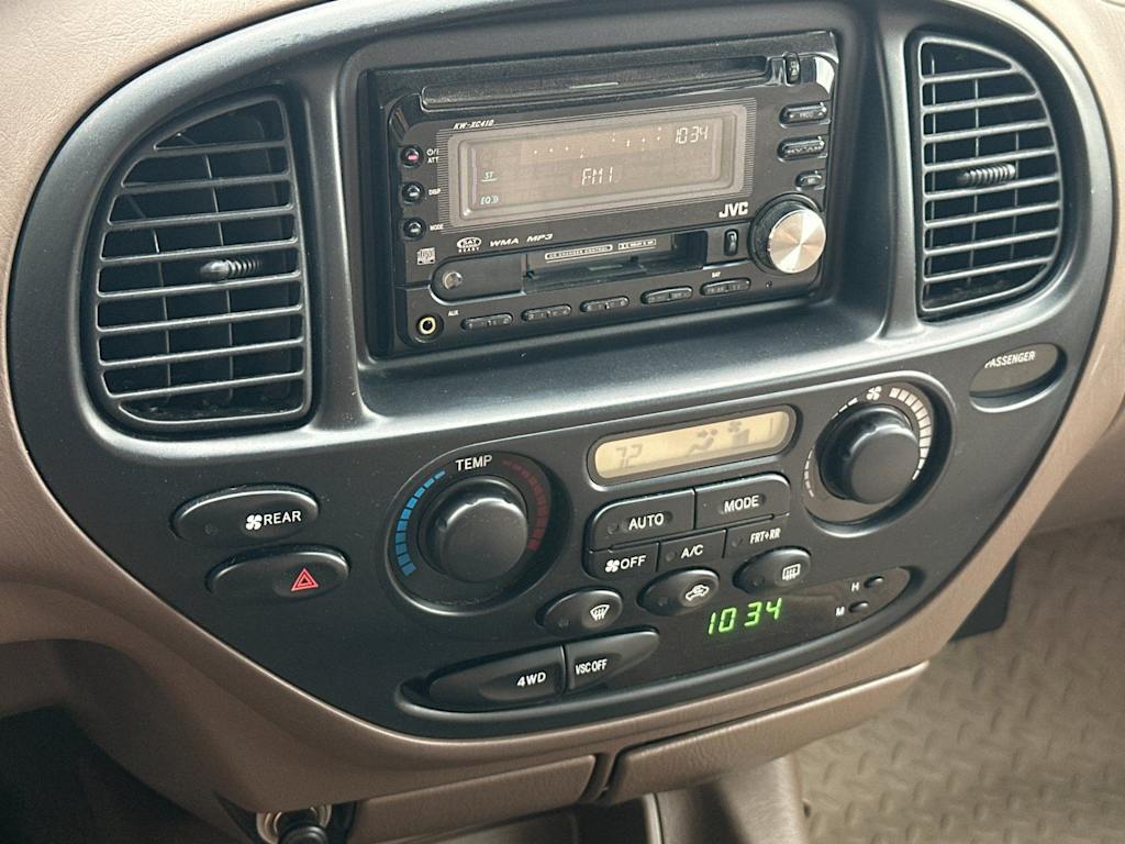 Thumbnail: 2002 Toyota Sequoia - 23