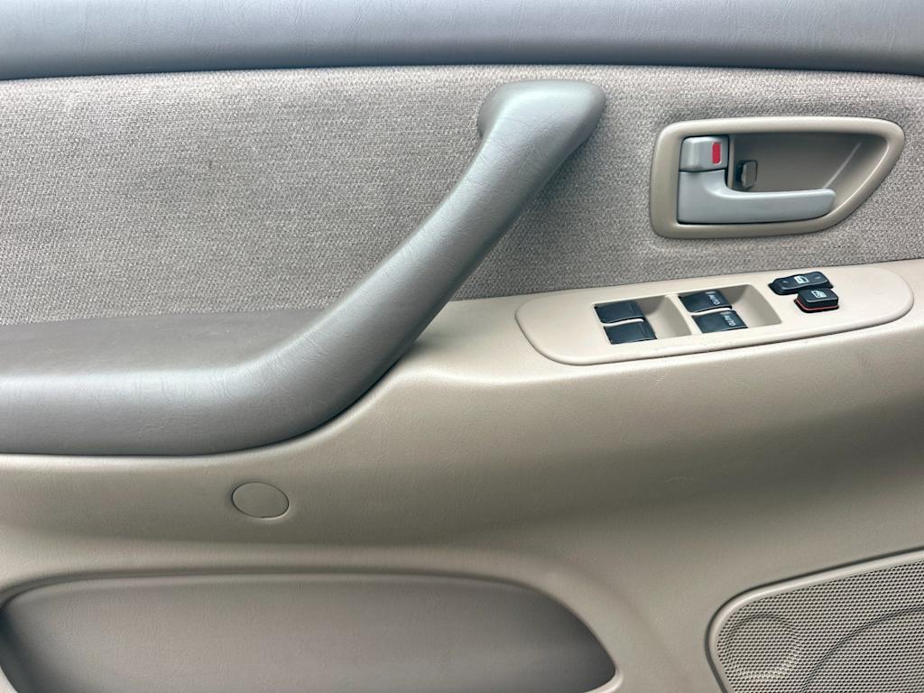 Thumbnail: 2002 Toyota Sequoia - 18