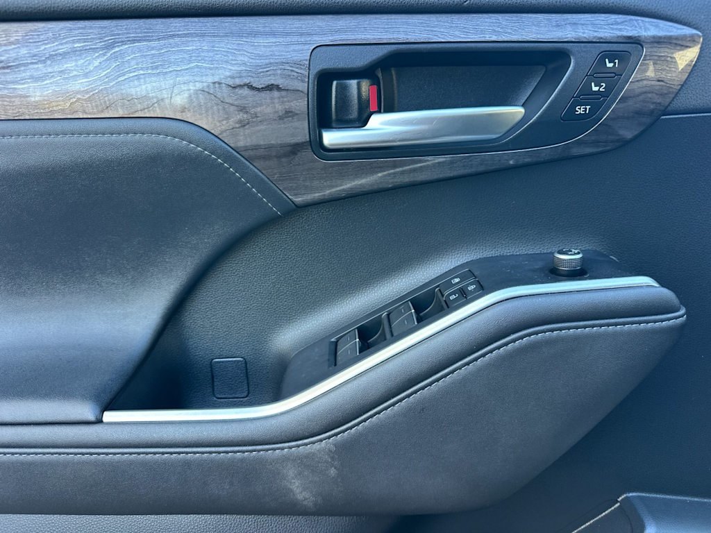 Thumbnail: 2020 Toyota Highlander - 20