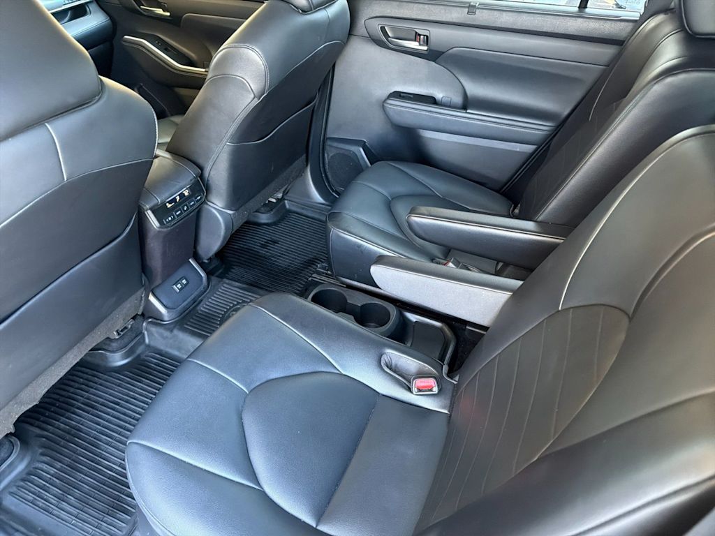 Thumbnail: 2021 Toyota Highlander - 10