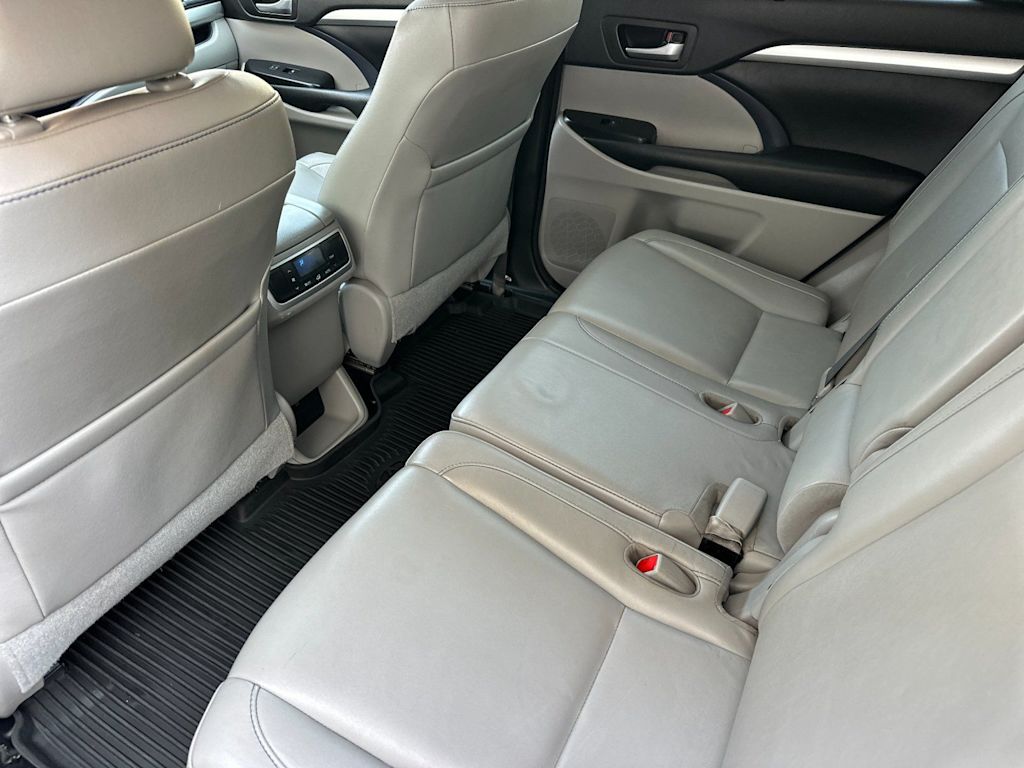 Thumbnail: 2017 Toyota Highlander - 11