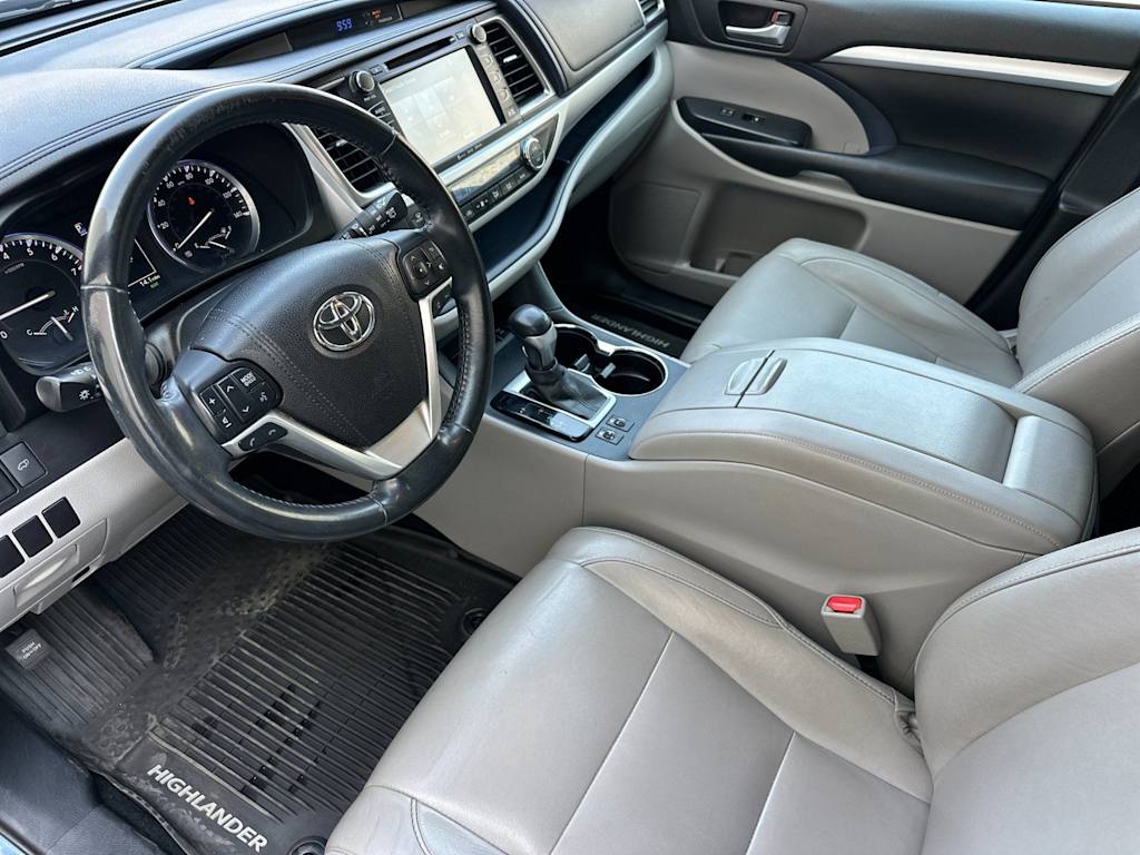 Thumbnail: 2017 Toyota Highlander - 9