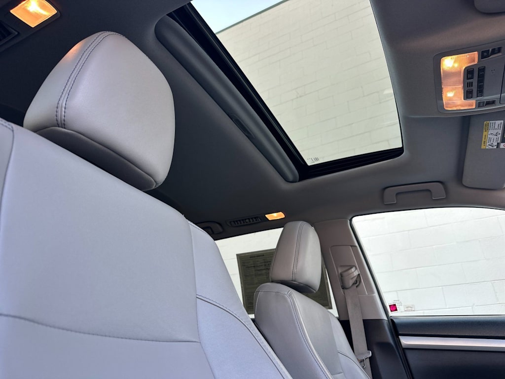 Thumbnail: 2017 Toyota Highlander - 23
