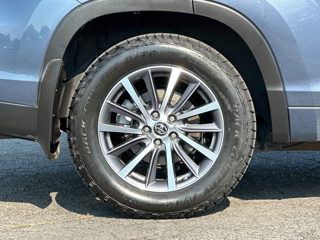 Thumbnail: 2017 Toyota Highlander - 8