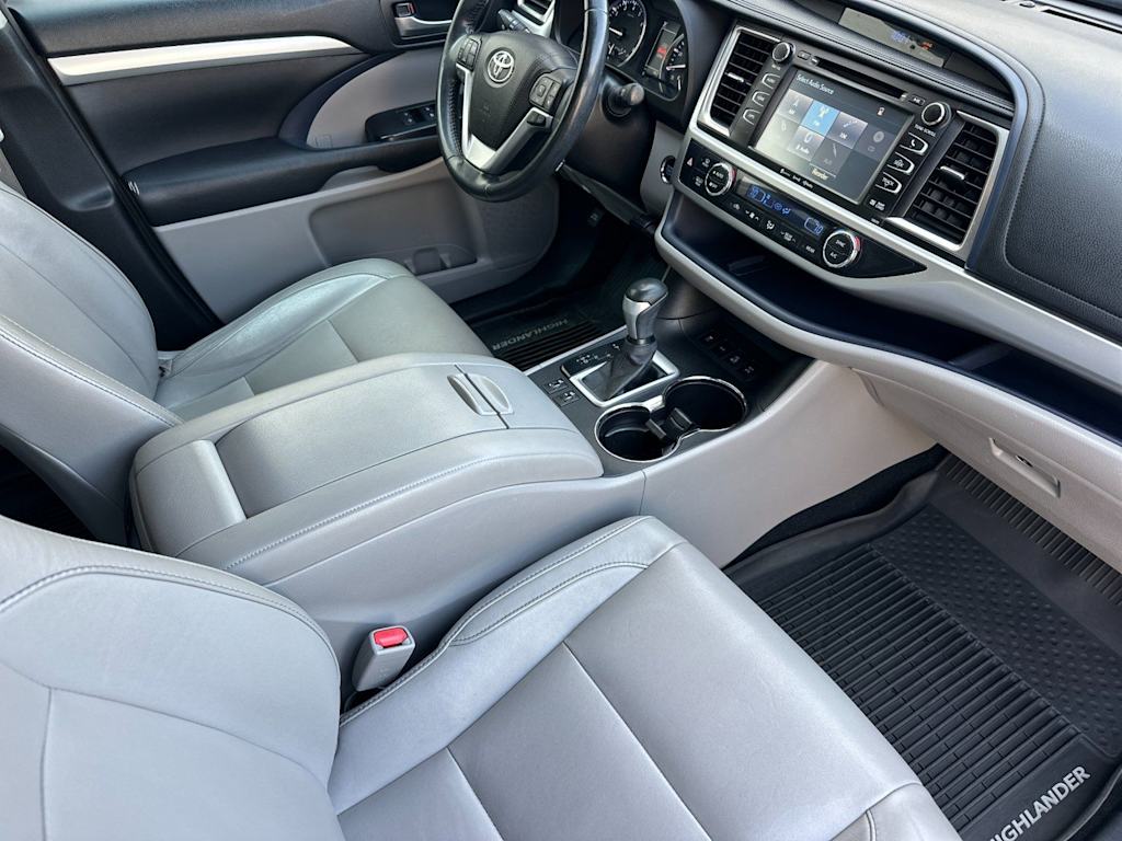 Thumbnail: 2017 Toyota Highlander - 10