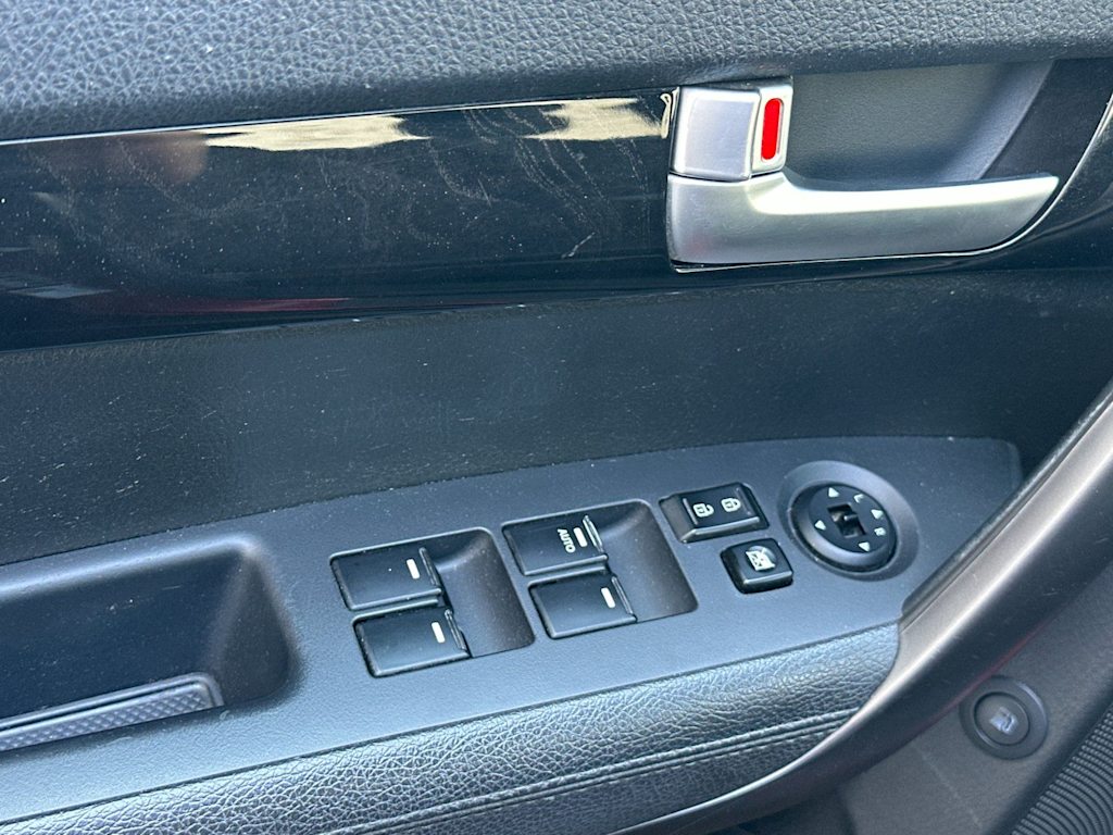 Thumbnail: 2015 Kia Sorento - 21