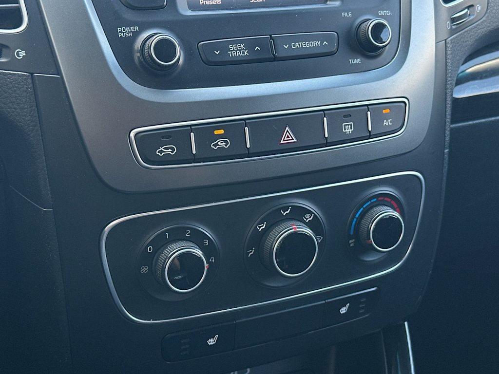 Thumbnail: 2015 Kia Sorento - 26
