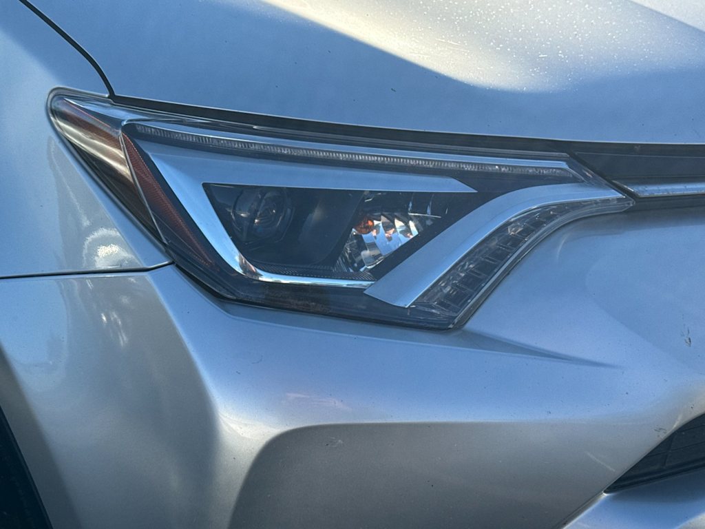 Thumbnail: 2016 Toyota RAV4 - 12