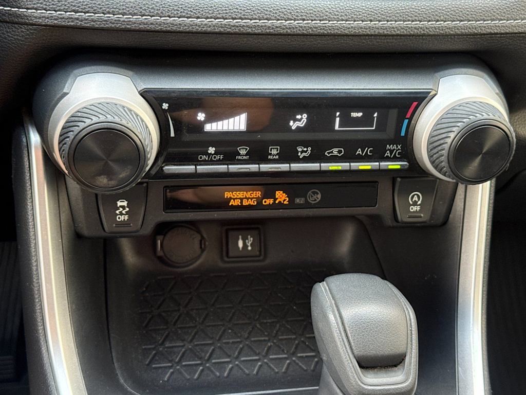 Thumbnail: 2019 Toyota RAV4 - 25